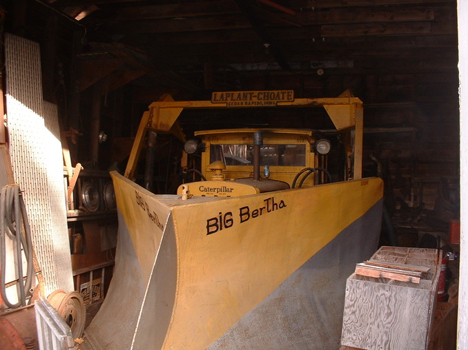 http://www.badgoat.net/Old Snow Plow Equipment/Miscellaneous & Off Topic/Miscellaneous/Kemp Sale Photos/GW678H508-7.jpg